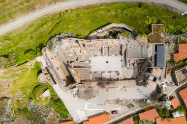 Castelo Rodrigo insansız hava aracı Portekiz 'deki hava manzaralı köy manzarası