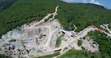 Yol yapım aşamasında, havadan görüntüleme