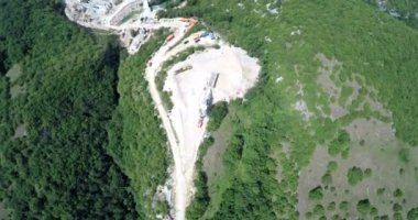 Yol yapım aşamasında, havadan görüntüleme
