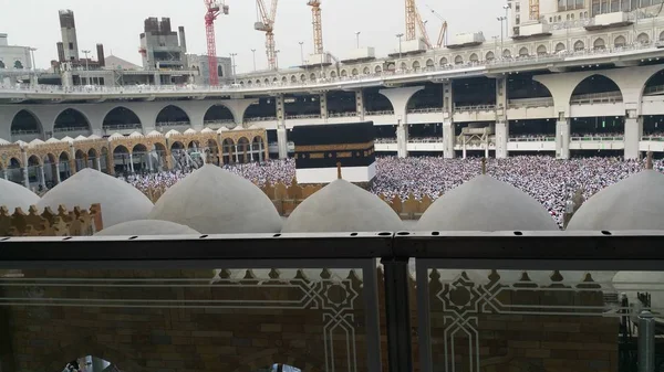 MECCA, SAUDI ARABIA, setembro 2016 - Peregrinos muçulmanos de todos os lugares — Fotografia de Stock