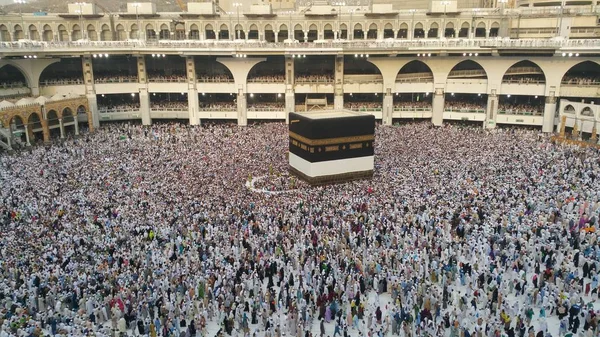 Umre veya Haram cami de hac Mekke, Suudi Arabistan'da gerçekleştirmek için tüm dünyada Müslüman hacıların toplandı — Stok fotoğraf