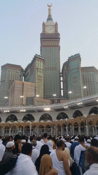 Muslimských poutníků z celého světa se sešly Umrah anebo Hajj na Haram mešita v Mekce, Saúdská Arábie — Stock fotografie