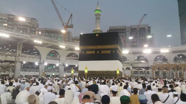 전 세계에서 회교도 순례자 모여 수행 람 모스크에 메카 또는 Umrah 메카, 사우디 아라비아 — 스톡 사진