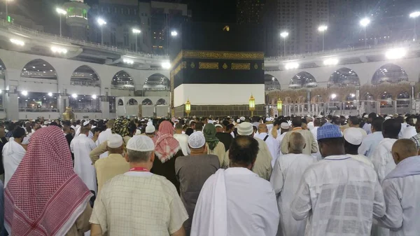 Des pèlerins musulmans venus du monde entier se sont rassemblés pour célébrer Umrah ou Hadj à la mosquée Haram à La Mecque, en Arabie Saoudite — Photo