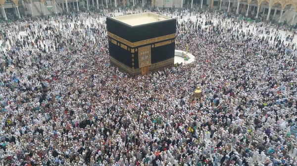 Peregrinos muçulmanos de todo o mundo se reuniram para realizar Umrah ou Hajj na Mesquita Haram em Meca, Arábia Saudita — Fotografia de Stock