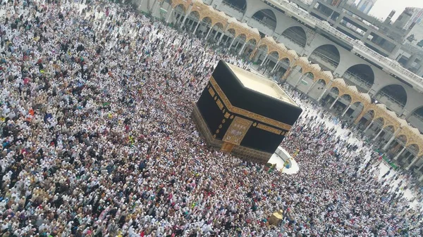 Мусульманських паломників з усього світу зібралися, щоб виконувати умри або Хаджу Харам мечеть в Мецці, Саудівська Аравія — стокове фото