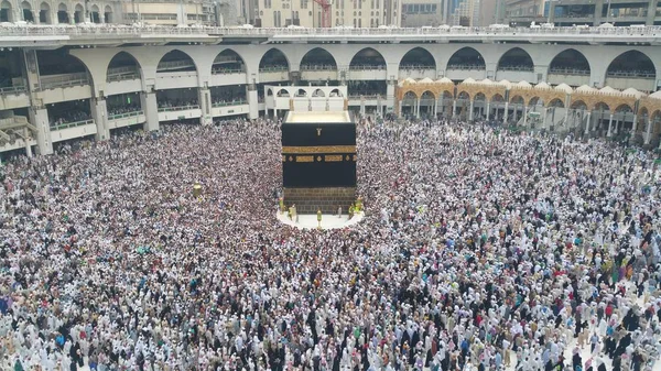 Umre veya Haram cami de hac Mekke, Suudi Arabistan'da gerçekleştirmek için tüm dünyada Müslüman hacıların toplandı — Stok fotoğraf