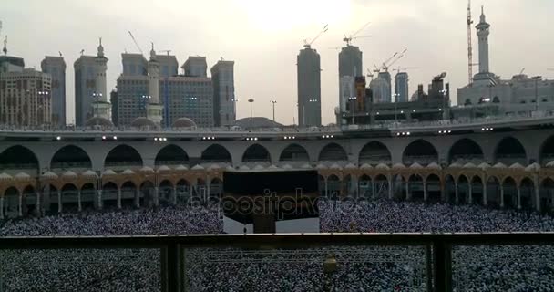 メッカ, サウジアラビア、2016 年 9 月 - 世界中からイスラム教徒の巡礼者がメッカの Umrah またはハラム ・ モスクでメッカ巡礼を実行する収集. — ストック動画