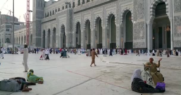 Mekka, Saúdská Arábie, v září 2016 - muslimských poutníků z celého světa se sešly Umrah anebo Hajj na mešity v Mekce. — Stock video