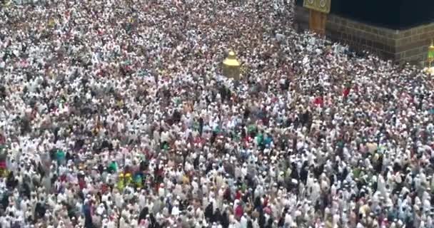 Mecca, Saudi-Arabië, September 2016 - moslim pelgrims van over de hele wereld verzameld of uit te voeren Umrah Hajj in de moskee Haram in Mekka. — Stockvideo