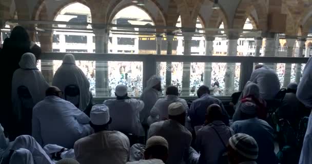 Mekka, Saúdská Arábie, v září 2016 - muslimských poutníků z celého světa se sešly Umrah anebo Hajj na mešity v Mekce. — Stock video