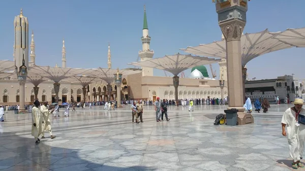 Al Madinah, Arabia Saudita, septiembre 2016 masjid (mezquita) nabawi — Foto de Stock