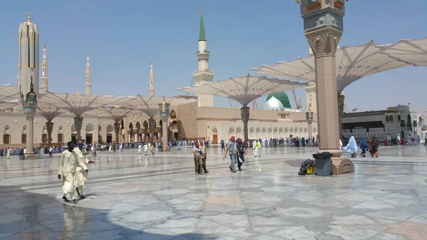 Al Madinah, Saudiarabien, september 2016 Masjid (moské) Nabawi — Stockfoto