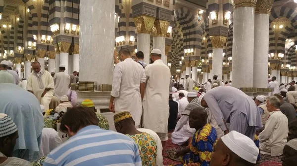 Medyna, Arabia Saudyjska, wrzesień 2016 Masjid (Meczet) Nabawi — Zdjęcie stockowe