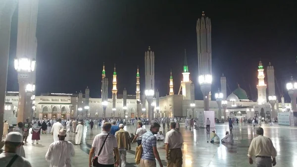 Al Madinah, Saúdská Arábie, září 2016 masdžid (mešita) nabawi — Stock fotografie