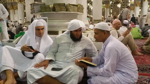 Al Madinah, Saoedi-Arabië, september 2016 Masjid (moskee) Nabawi — Stockfoto