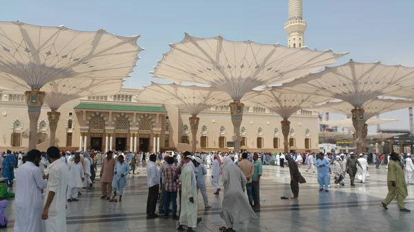 Al Madinah, Saudiarabien, september 2016 Masjid (moské) Nabawi — Stockfoto