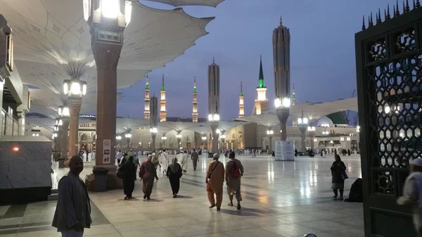 Medyna, Arabia Saudyjska, wrzesień 2016 Masjid (Meczet) Nabawi — Zdjęcie stockowe