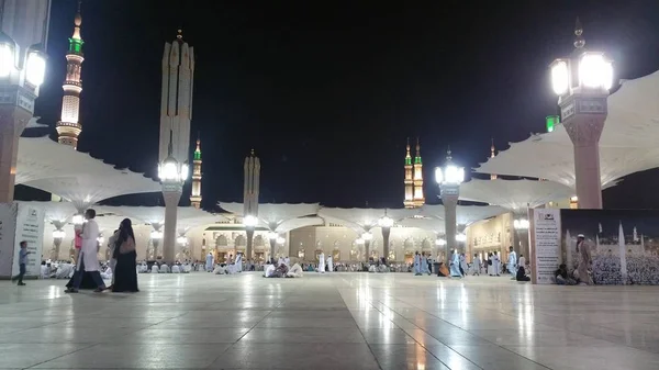 Al Madinah, Saudiarabien, september 2016 Masjid (moské) Nabawi — Stockfoto
