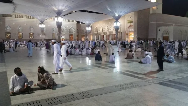 Al Madinah, Arabia Saudita, septiembre 2016 masjid (mezquita) nabawi — Foto de Stock