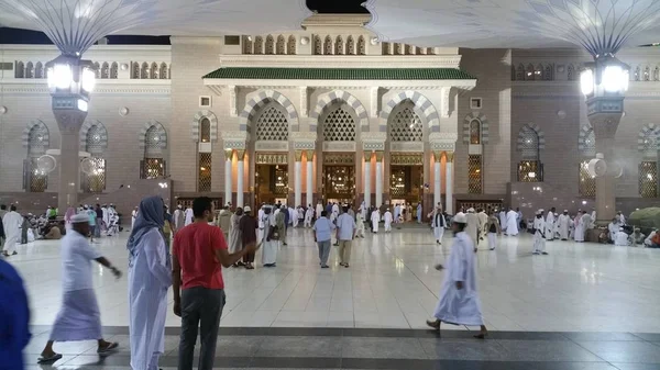 Al Madinah, Saudiarabien, september 2016 Masjid (moské) Nabawi — Stockfoto