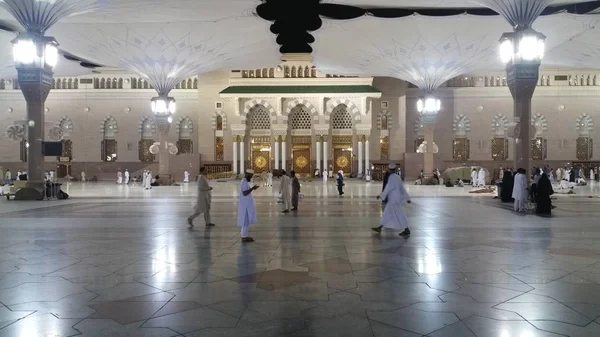 Medyna, Arabia Saudyjska, wrzesień 2016 Masjid (Meczet) Nabawi — Zdjęcie stockowe