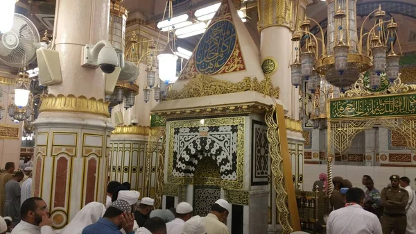 Al Madinah, Saudiarabien, september 2016 Masjid (moské) Nabawi — Stockfoto