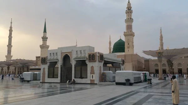 Al Madinah, Arabia Saudita, septiembre 2016 masjid (mezquita) nabawi — Foto de Stock