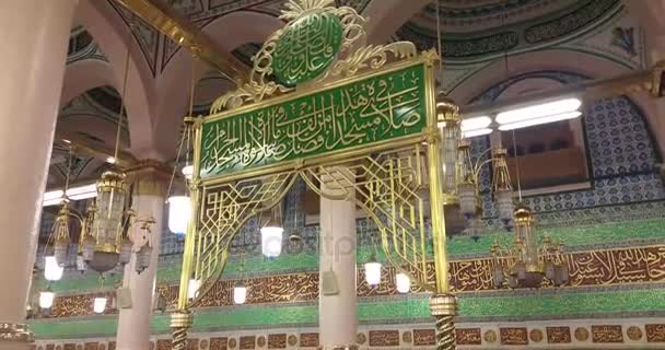 Al Madinah, Saoedi-Arabië, september 2016 Masjid (moskee) Nabawi — Stockvideo