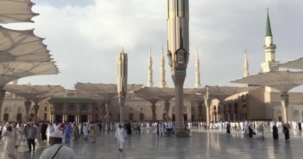 Al Madinah, Saudi arabia, September 2016 masjid (mosque) nabawi — Stock Video