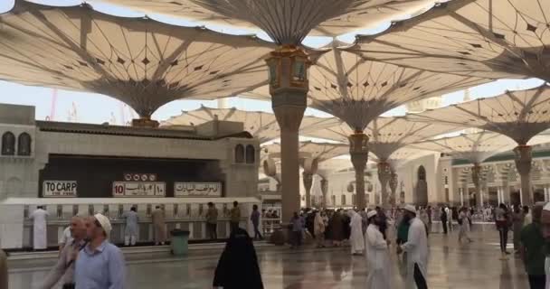 Al Madinah, Saudiarabien, september 2016 Masjid (moské) Nabawi — Stockvideo