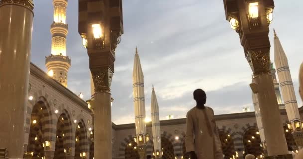 Al Madinah, Saudiarabien, september 2016 Masjid (moské) Nabawi — Stockvideo