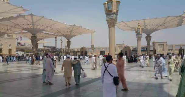 Al Madinah, Saudi arabia, September 2016 masjid (mosque) nabawi — Stock Video