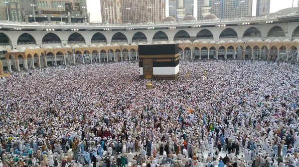 MECCA, SAUDI ARABIA, setembro de 2016 - Peregrinos muçulmanos — Fotografia de Stock