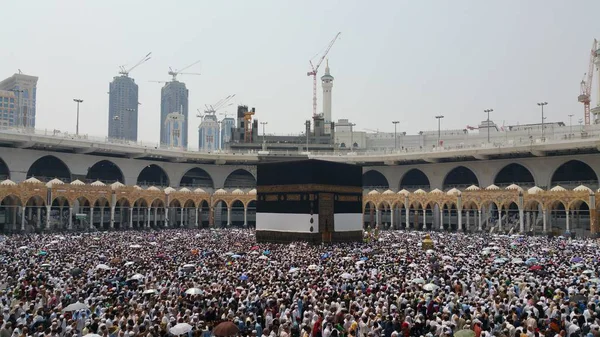 MECCA, SAUDI ARABIA, setembro de 2016 - Peregrinos muçulmanos — Fotografia de Stock