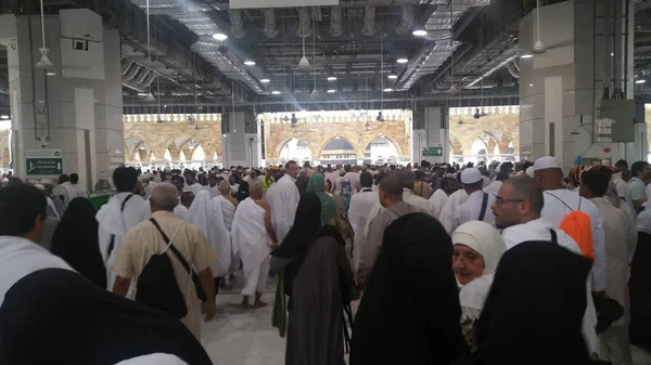 MECCA, ARABIA SAUDITA, septiembre de 2016 - peregrinos musulmanes —  Fotos de Stock