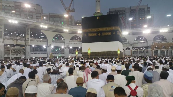 MECCA, SAUDI ARABIA, setembro de 2016 - Peregrinos muçulmanos — Fotografia de Stock