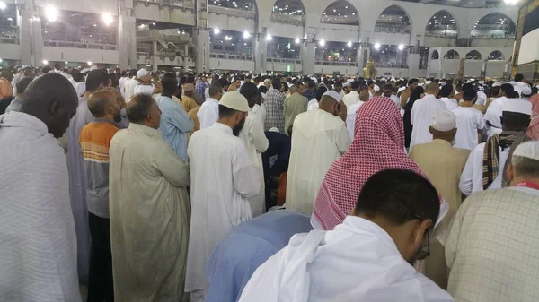 Mekka, Saudiarabien, September 2016 - muslimska pilgrimer från alla o — Stockfoto