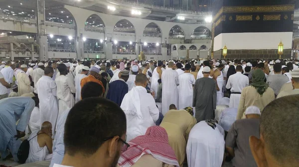 MECCA, SAUDI ARABIA, settembre 2016 - Pellegrini musulmani da tutte le parti — Foto Stock