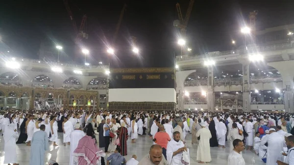 MECCA, ARABIA SAUDITA, septiembre 2016 - peregrinos musulmanes de todos o —  Fotos de Stock