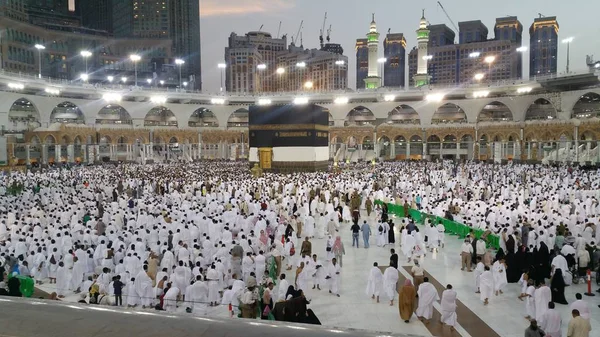 MECCA, ARABIA SAUDITA, septiembre 2016 - peregrinos musulmanes de todos o — Foto de Stock