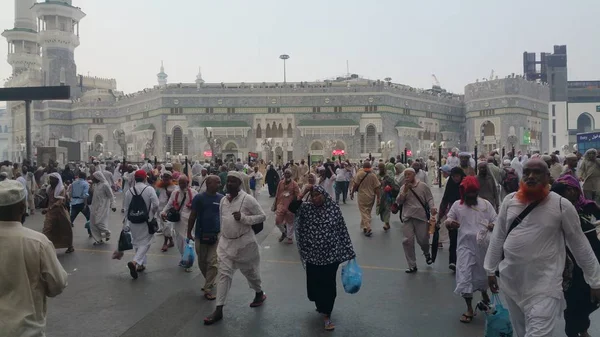 Mekka, Arabia Saudyjska, września 2016 - muzułmańskich pielgrzymów z wszystkich o — Zdjęcie stockowe