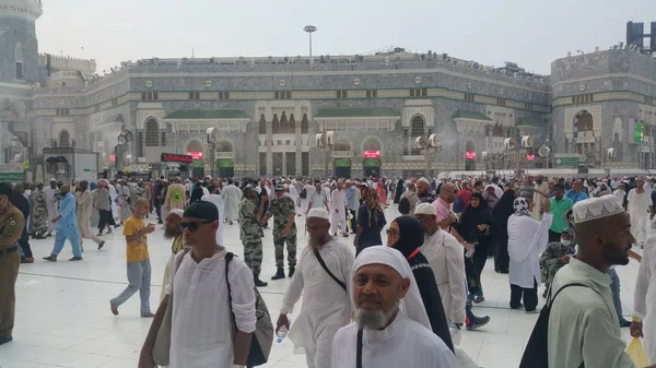 Mekka, Saudiarabien, September 2016 - muslimska pilgrimer från alla o — Stockfoto