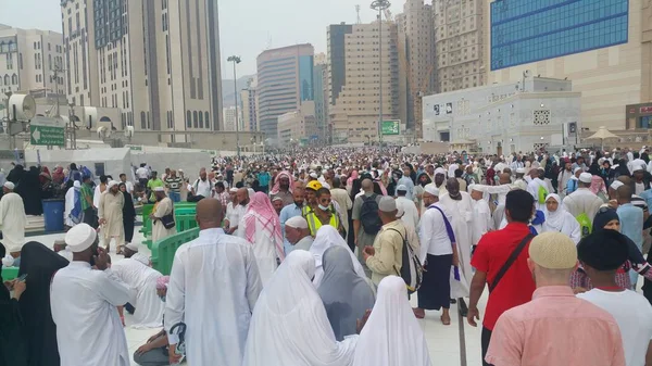 Mekka, Saudiarabien, September 2016 - muslimska pilgrimer från alla o — Stockfoto