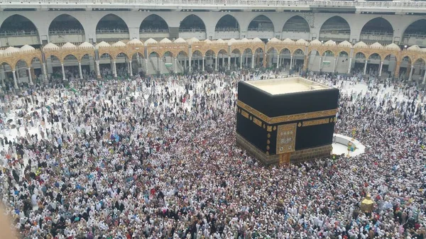 MECCA, SAUDI ARABIA, setembro 2016 - Peregrinos muçulmanos de todos os lugares — Fotografia de Stock