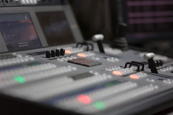 Broadcast estudio de vídeo y mezclador de conmutador de audio — Foto de Stock