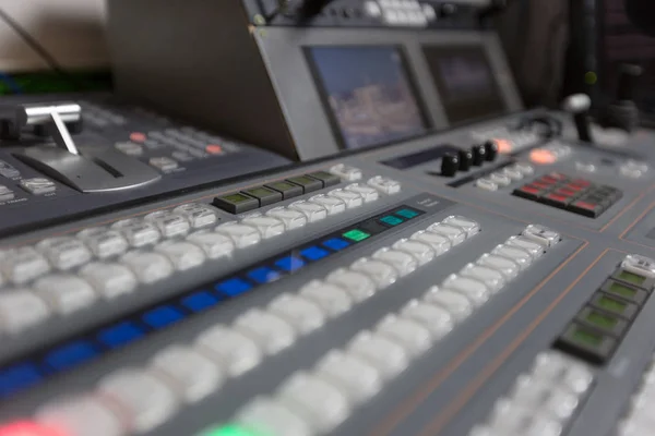 Sänds studio video och audio switcher mixer — Stockfoto