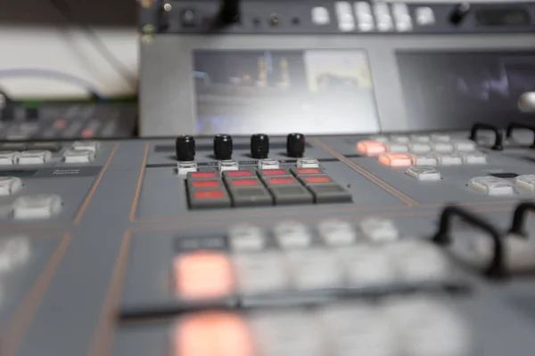 Broadcast studio audio és video switcher mixer — Stock Fotó