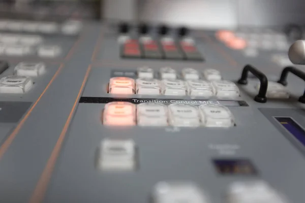 Broadcast Studio Video- und Audio-Mischpult — Stockfoto