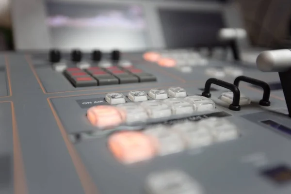 Broadcast studio audio és video switcher mixer — Stock Fotó